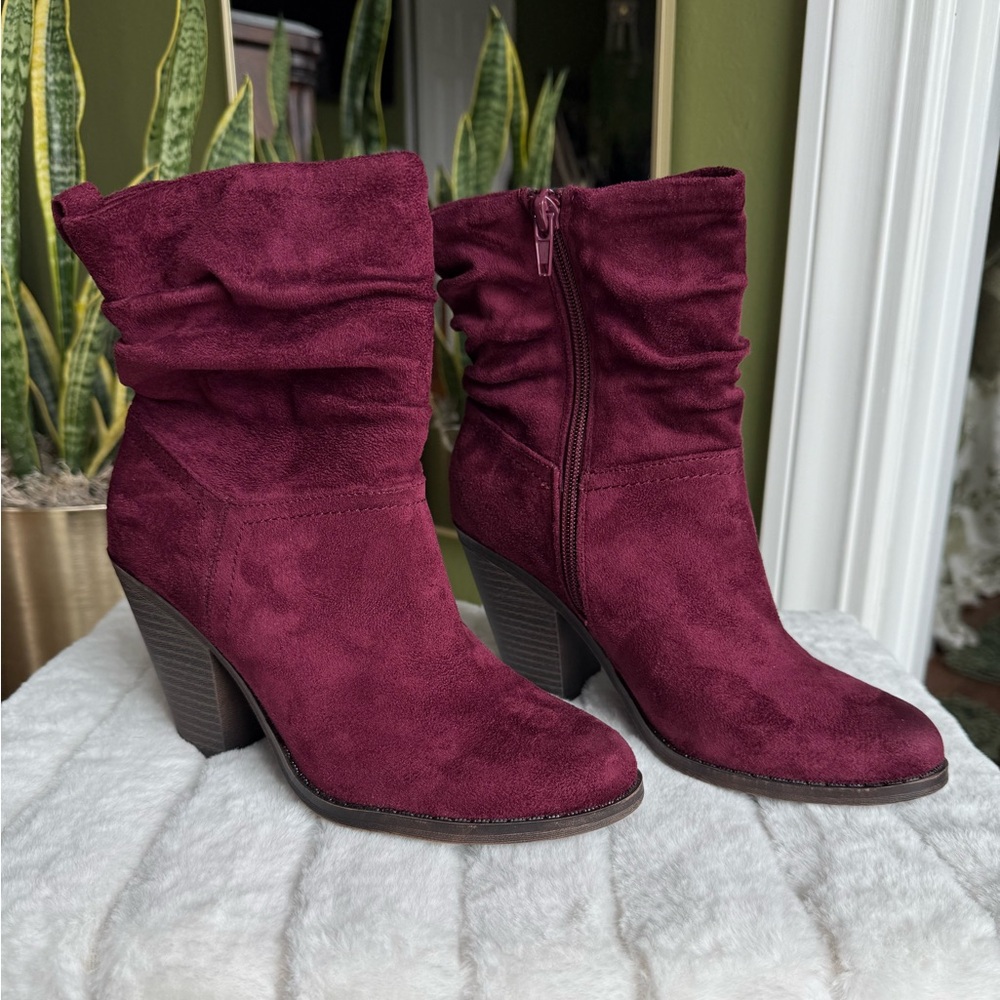 Fergalicious Wealthy Booties, size 7